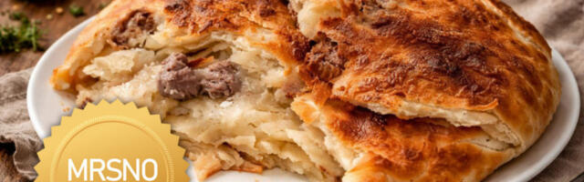 STARINSKA POGAČA SA MESOM KOJA OŽIVLJAVA TOPLINU DOMA I MIRISE DETINJSTVA: Spoj tradicije, ukusa i ljubav u svakom zalogaju