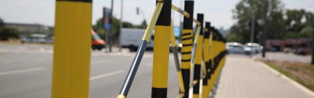 Jezive scene u Vranju: Vozač pokosio ogradu kod ŠKOLE, pa zbrisao