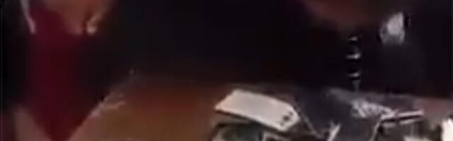 VLASTI OVE DRŽAVE IZDALE NOVU NAREDBU! Uvodi se zabrana korišćenja smart telefona! Objavljeni snimci kako ih razbijaju (VIDEO)