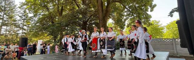 SEDMI MIHOLJSKI SUSRETI SELA ODRŽANI U GORNJEM RIBNIKU: Očuvanje tradicije, negovanje kulturnog nasleđa i jačanje seoske zajednice