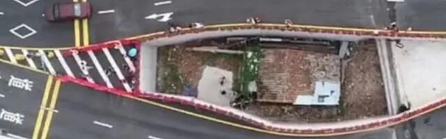 Kineskinja odbila da pristane na rušenje svoje kuće i sada živi između dva kraka velikog mosta