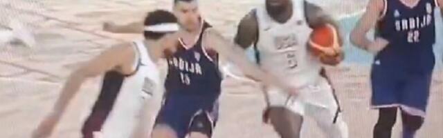 ORUŽANA PLJAČKA U REŽIJI DELIOCA (NE)PRAVDE: Dopuštali su im da rade šta žele - samo što nisu tražili i autograme od Amera na parketu! (VIDEO)