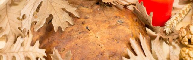 Šta se sve stavlja u božićnu česnicu? Za sreću i novac uradite ovo, a evo kada treba da je mesite