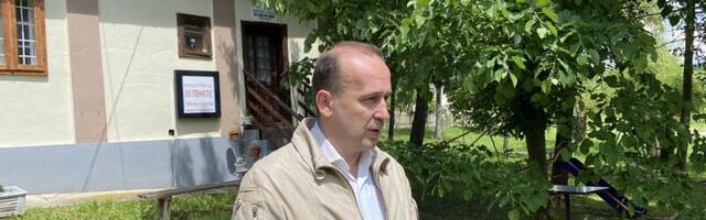 Dragan Jovanović: Nije Vučić „pao“ u Topoli, bilbord skinut jer je u pitanju privatan prostor