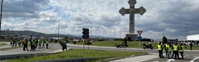 BLOKIRAN ulaz u Kragujevac (FOTO)