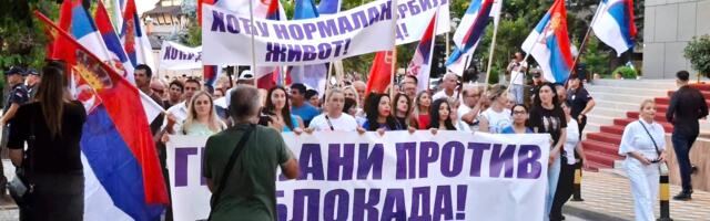 Dva skupa istovremeno u centru Vranja bez incidenata FOTO/VIDEO