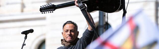 'Nema kraljeva': Desetine hiljada demonstranata širom Amerike protiv Donalda Trampa