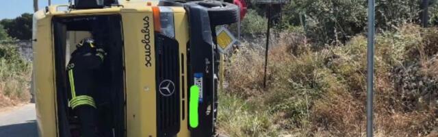 Italija: Prevrnuo se autobus pun đaka, dvoje dece teško povređeno
