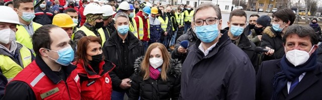 I vakcina protiv korone sredstvo Vučićevog političkog marketinga