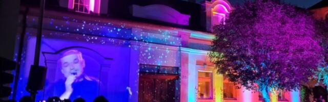 BAJKA Reka ljudi u Novom Sadu: Uglas pevali Đoletove pesme (VIDEO)