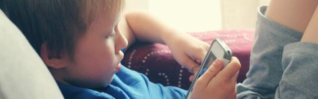 Kada da detetu kupite prvi pametni telefon