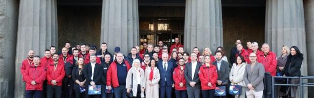 332 zaposlenih dobilo stalni posao u Pošti Srbije u 2025 – Direktor Anđelković uručio rešenja za 122 izvršilaca