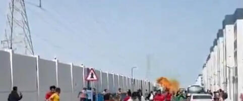 Jeziv snimak iz Katara: Presretnuta raketa pada na ulicu, ljudi u panici beže pred eksplozijom