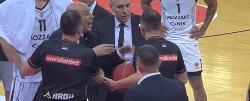 Umalo tuča Penjaroje i Nikitovića nakon sudijske odluke: Obojica trenera udaljeni su sa parketa u Nišu (VIDEO)