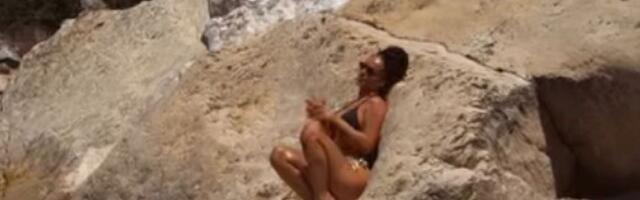 Džehva zapalila Instagram! Naslonila se na stenu u minijaturnom bikiniju, muškarci trljaju oči