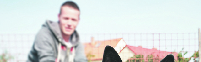 Nađen video koji prikazuje državnog vojnika kako naređuje svom psu da rastrgne čoveka!