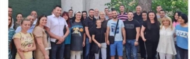 "Andrej Vučić i Zvonko Veselinović terorišu Novi Sad"