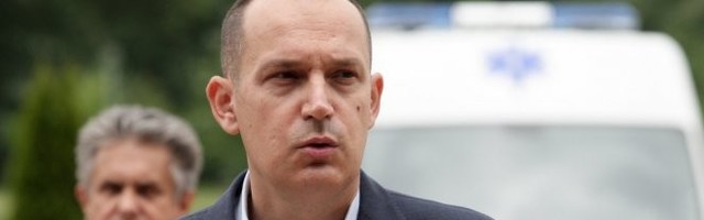 LONČAR POKOPAO ĐILASA "U tvoje vreme su lekari molili pacijente da kupe konce, gaze i zavoje"!