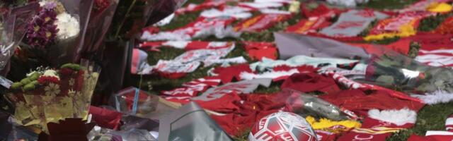 Da se naježiš: Navijači Liverpula oplakuju Žotu, srceparajuće scene ispred "Enfilda" (FOTO GALERIJA)