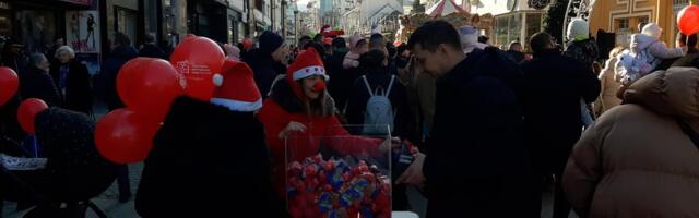 DEDA MRAZ I GRINČ NA ŠETALIŠTU: Održana humanitarna manifestacija ''Priđi srcem''