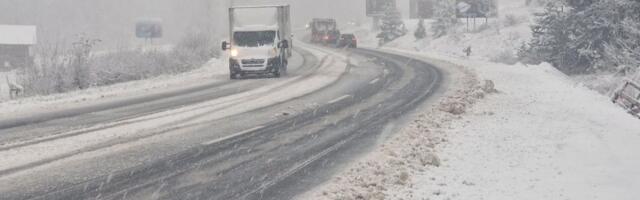 Mećava okovala sela u Šumadiji! Vozači ne vide prst pred okom, nadležni poslali hitan APEL građanima