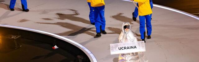 Čin otpora koji niko nije primetio - sada se podigla velika bura: Ruskinja nosila tablu ukrajinskog tima na otvaranju ZOI!