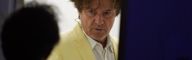 (FOTO) GORAN BREGOVIĆ ŽIVI U KUĆI KOJA LIČI NA ZATVOR: Ogromna i siva, a plaćena 2 miliona