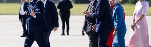 NEPRIJATNA SITUACIJA ZA TRAMPA: Stigao na samit G7 u Francuskoj, ali ga Makron nije lično dočekao na aerodromu! (FOTO/VIDEO)