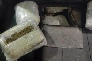 Ухапшени румунски држављани, 40 килограма марихуане било у дуплом дну аутомобила