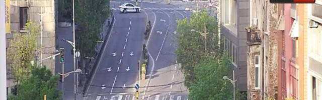 SILEDŽIJE BLOKADERI NASTAVLJAJU DA MALTRETIRAJU GRAĐANE! U Takovsku dovukli kontejnere!