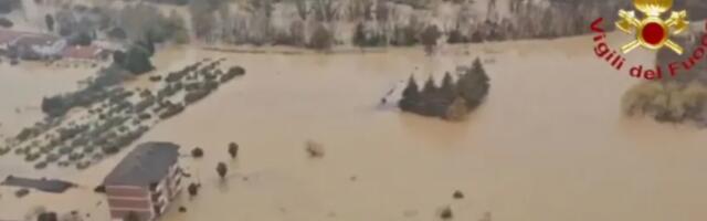 ČOVEK NASTRADAO DOK JE SPAŠAVAO KOMŠINICU! Oluja Klaudija razara Evropu, bujice GUTAJU gradove (VIDEO)