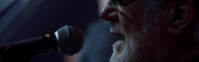 UMALO ŽIV IZGOREO U KOMBIJU, SINA IMAO SAMO JEDAN DAN: Neverovatna ispovest poznatog muzičara: Od kolena do prstiju ostao sam bez kože