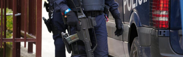 GLUMILE TURISTKINJE NA AERODROMU: Majka i ćerka uhapšene po kratkom postupku, policija im u rančevima pronašla ONO NAJGORE!