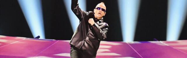 "Dobro veče Beograde, kako ste?" Eros Ramacoti progovorio srpski na koncertu, pa usred erupcije oduševljenja bacio jaknu!