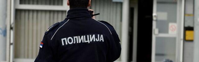 Prve slike HORORA na NBG: Ubijen stariji muškarac ispred garaže (FOTO)