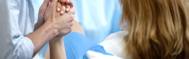 'Da nije bilo nepažnje i nemara doktora, čini mi se da bih iz porodilišta izašla kao da je bebu donela roda' - teška priča mame Ivane