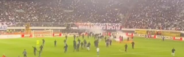 Igrači Dinama bežali od huligana, a jedan je lagano šetao! (VIDEO)