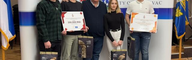 Srednjoškolci iz Leskovca prave pametne kante za razvrstavanje otpada, gradonačelnik najavio stipendije za studente sa deficitarnim zanimanjima