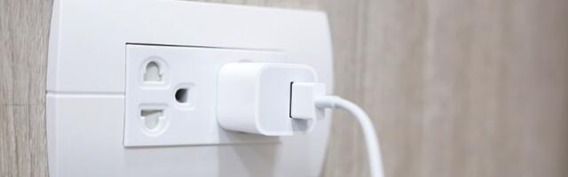 Kada pune telefon, skoro svi prave ove 4 greške! Zato baterija propada