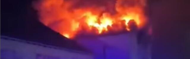 Veliki požar guta kineski tržni centar u Petrovcu na Mlavi (VIDEO)