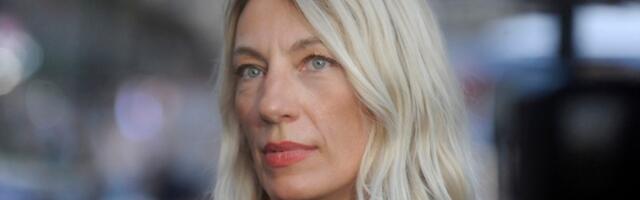 Ana Stanić sa koleginicom bila na PROTESTU 5. OKTOBRA: Pevačica objavila fotku od pre 25 godina (FOTO)