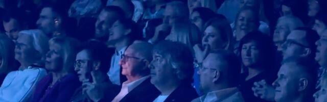 Evo kako su se ponašali Vanja i majka Snežane Đurišić: Ona zbog ovoga prekinula koncert, nastao muk u dvorani