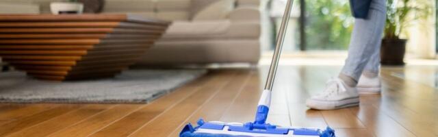 Zaboravite skupe hemikalije: 1 prirodno sredstvo čini čuda od drvenih podova - sijaju kao novi