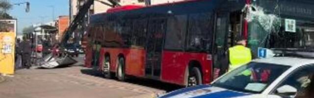 EVO U KAKVOM SU STANJU VOZAČ I TINEJDŽER POSLE NESREĆE U NIŠU: Autobus se srušio stanicu punu ljudi