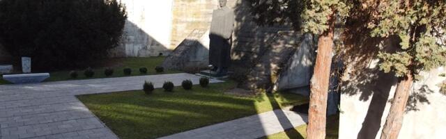 Споменик Јосипа Броза Тита у граду на Ђетињи симбол једног времена