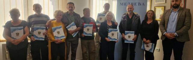Raseljenima sa Kosova i Metohije opština Medveđa donirala opremu, mašine i alate
