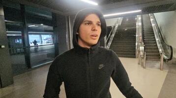 "JA SAM STARI POLJOPRIVREDNIK" -POPULARNI PEVAČ (23) OTKRIVA: "Brao sam maline, rano sam se osamostalio"