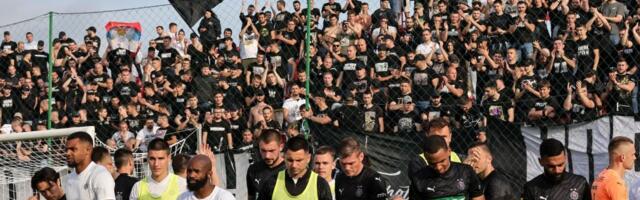 “Grobari” okupirali Humsku! Ne pamte se ovakve gužve oko stadiona (VIDEO)