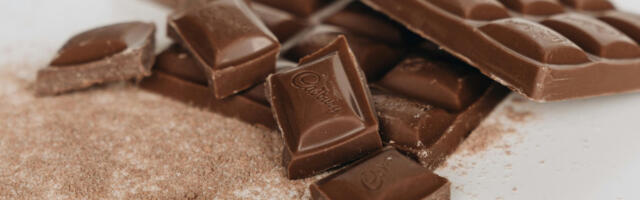 Какао појефтинио, али цене чоколаде и даље расту