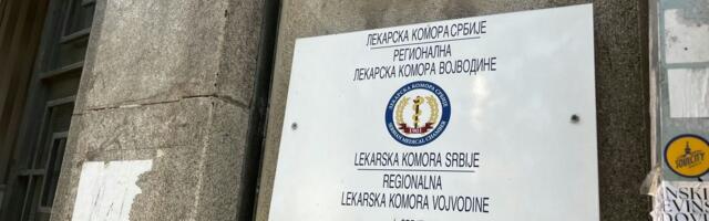 Novi Sad: Pripadnici policije ispred biračkog mesta gde lekari čekaju rezultate izbora